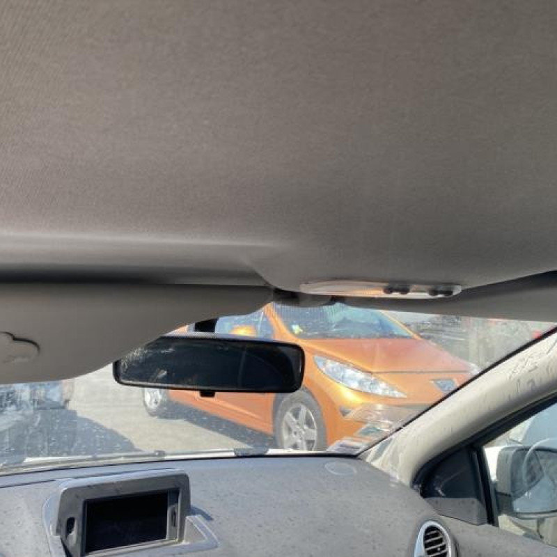 Feu arriere stop central RENAULT CLIO 3 Photo n°19