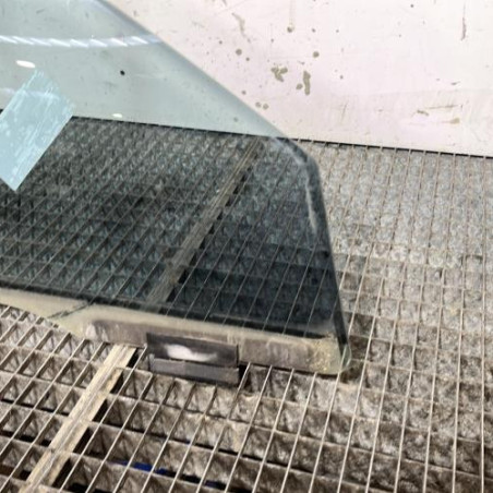 Vitre avant droit PEUGEOT 607