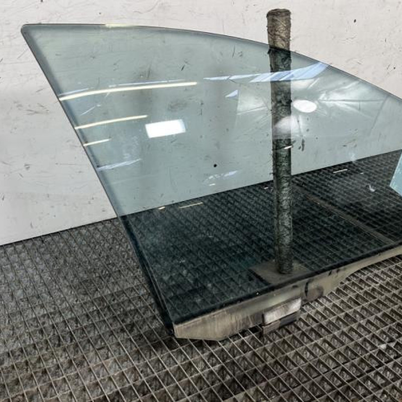 Vitre avant droit PEUGEOT 607 Photo n°3