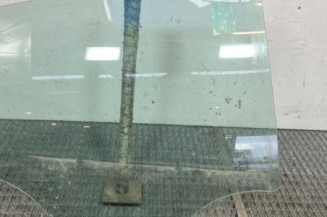 Vitre arriere droit PEUGEOT 208 1 Photo n°1