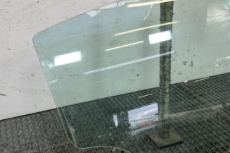 Vitre arriere droit PEUGEOT 208 1