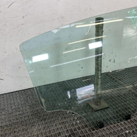 Vitre arriere droit PEUGEOT 208 1