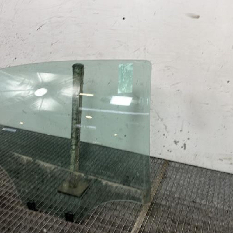 Vitre arriere droit PEUGEOT 208 1 Photo n°3