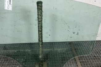 Vitre arriere droit PEUGEOT 208 1