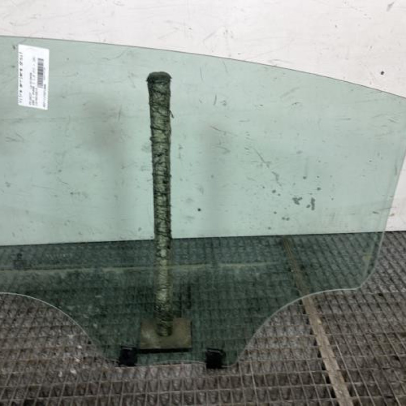 Vitre arriere droit PEUGEOT 208 1 Photo n°4