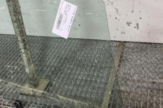 Vitre avant droit PEUGEOT 208 1