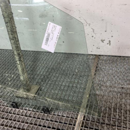 Vitre avant droit PEUGEOT 208 1