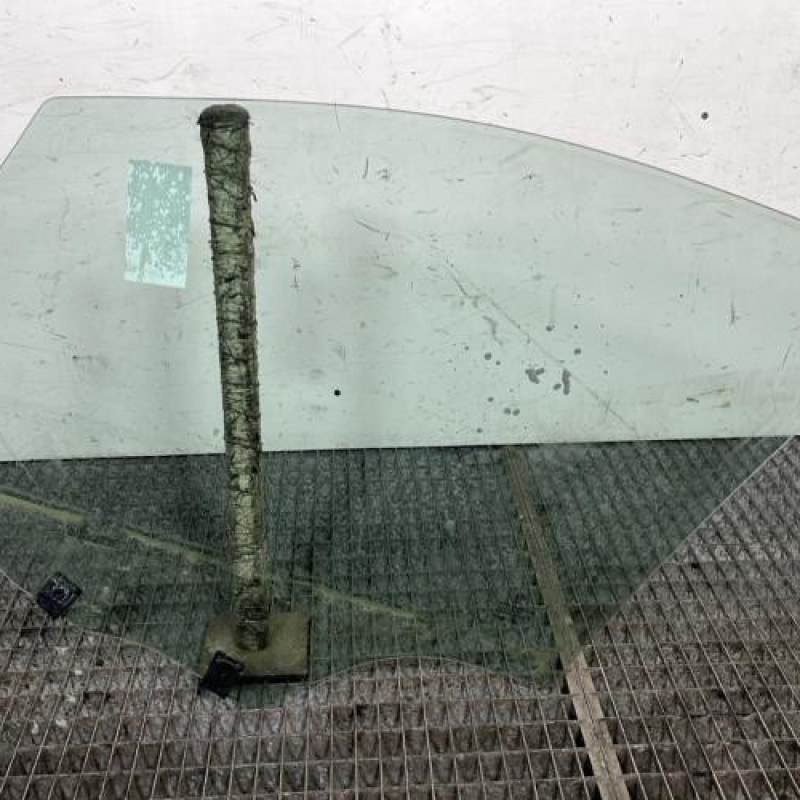 Vitre avant droit PEUGEOT 208 1 Photo n°4