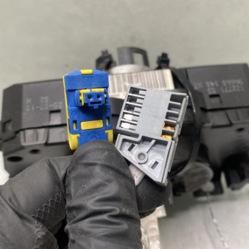 Com (Bloc Contacteur Tournant+Commodo Essuie Glace+Commodo Phare) PEUGEOT 308 1 Photo n°4