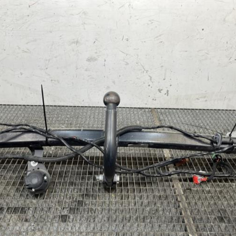 Attelage (boule de remorquage) PEUGEOT 208 1 Photo n°1