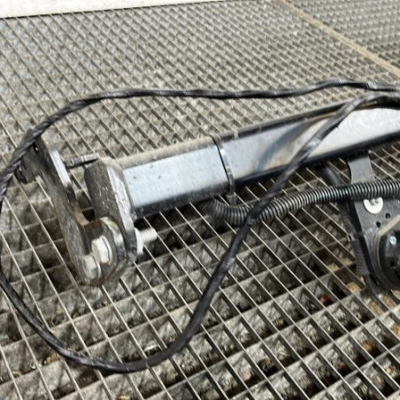 Attelage (boule de remorquage) PEUGEOT 208 1