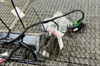 Attelage (boule de remorquage) PEUGEOT 208 1