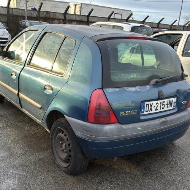 Feu arriere stop central RENAULT CLIO 2 Photo n°8