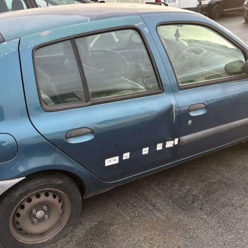 Feu arriere stop central RENAULT CLIO 2 Photo n°11