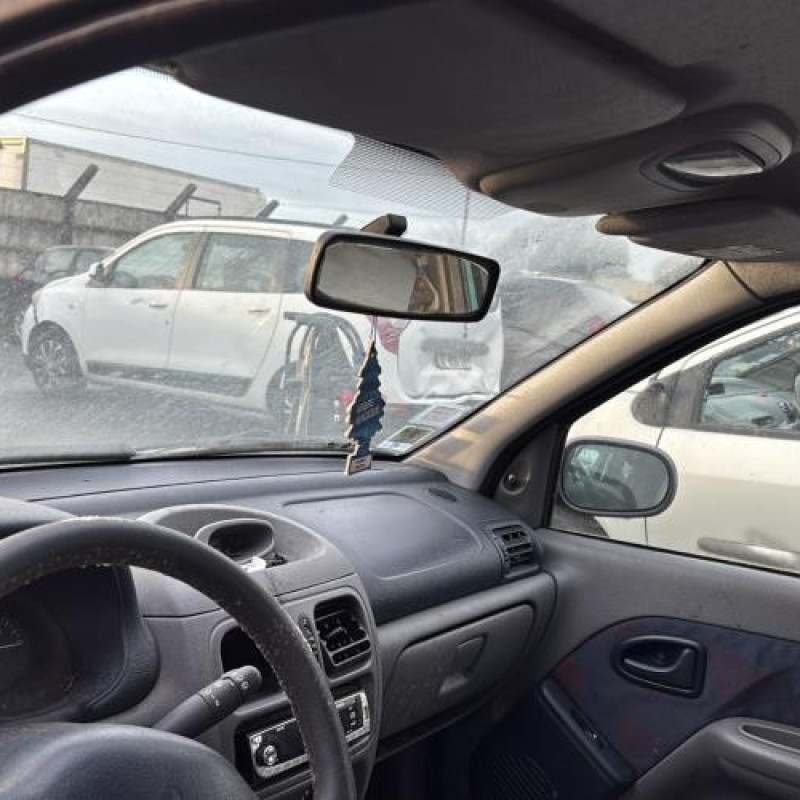 Feu arriere stop central RENAULT CLIO 2 Photo n°17