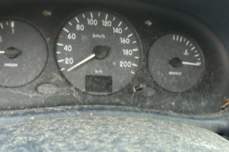 Feu arriere stop central RENAULT CLIO 2