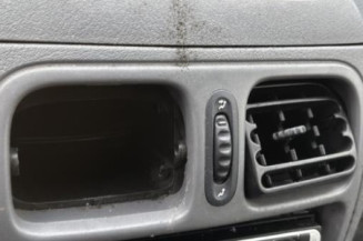 Feu arriere stop central RENAULT CLIO 2