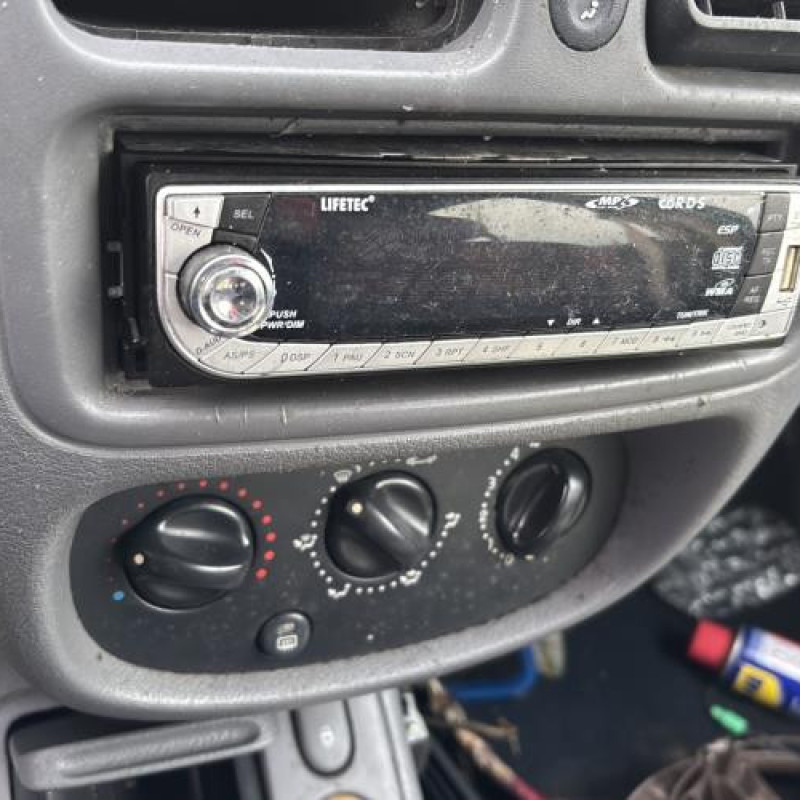 Feu arriere stop central RENAULT CLIO 2 Photo n°20