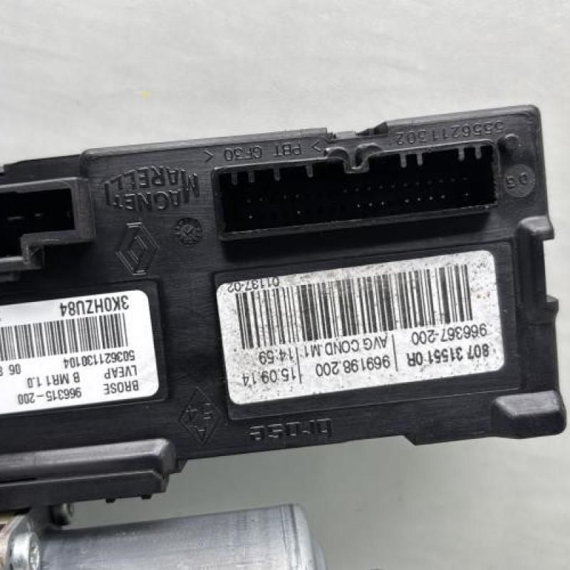 Leve vitre electrique avant gauche RENAULT MEGANE 3 Photo n°4