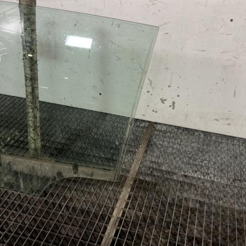 Vitre arriere gauche VOLKSWAGEN GOLF 7 Photo n°3