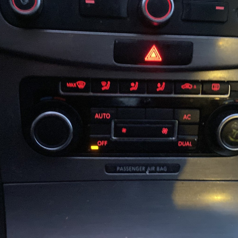 VOLKSWAGEN PASSAT 6 1.6 TDI - 16V TURBO Photo n°8