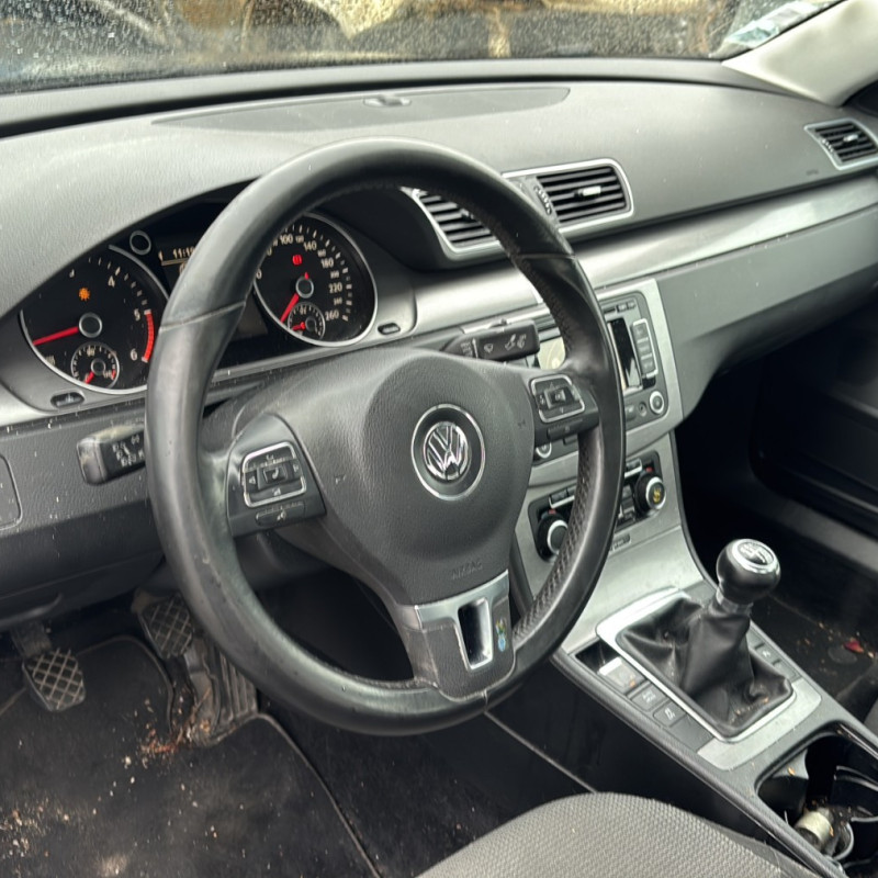 VOLKSWAGEN PASSAT 6 1.6 TDI - 16V TURBO Photo n°18