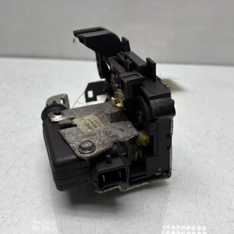 Serrure avant gauche DACIA SANDERO 1 Photo n°3