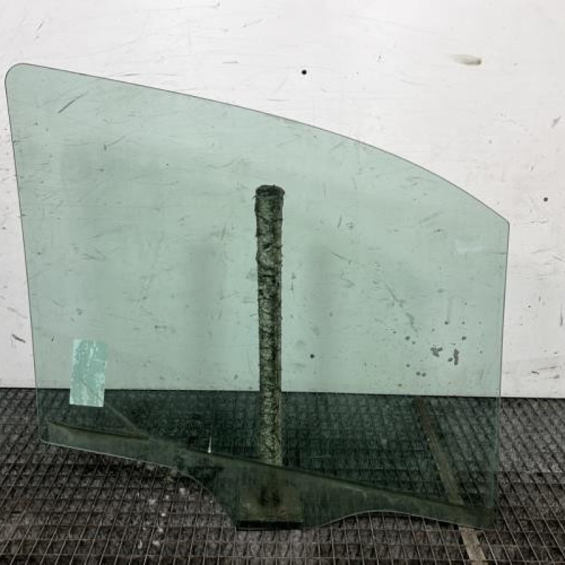 Vitre avant gauche FORD TOURNEO CONNECT 2 Photo n°4