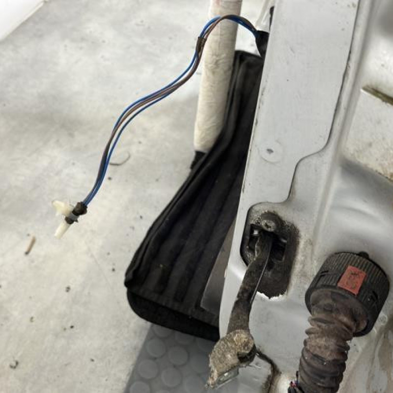 Porte avant gauche OPEL CORSA C Photo n°4