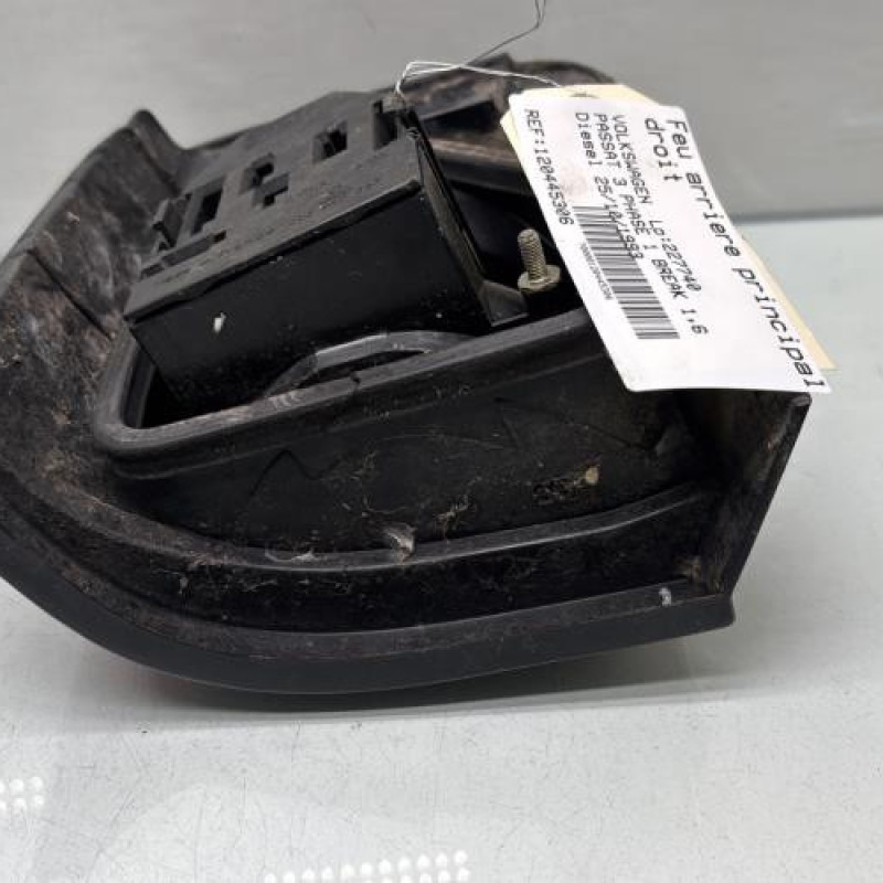 Feu arriere principal droit (feux) VOLKSWAGEN PASSAT 3 Photo n°4