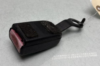 Attache ceinture avant droit DACIA SANDERO 1