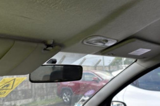 Attache ceinture avant droit DACIA SANDERO 1