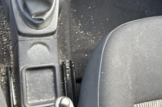 Attache ceinture avant droit DACIA SANDERO 1