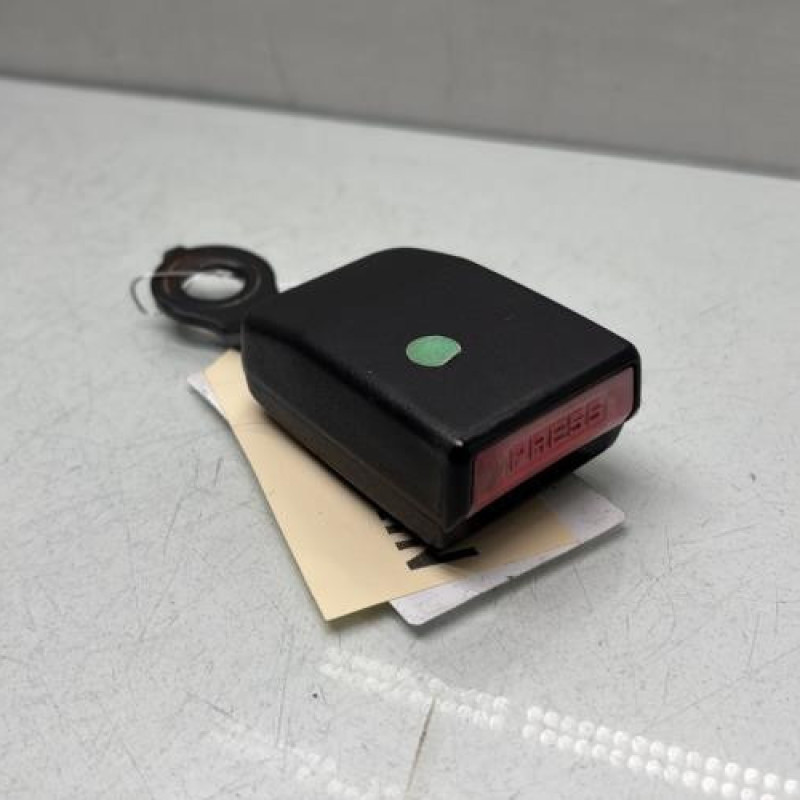 Attache ceinture avant gauche DACIA SANDERO 1 Photo n°1