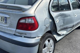 Moteur essuie glace avant RENAULT MEGANE 1