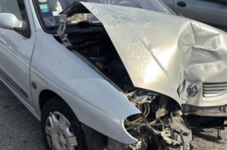 Moteur essuie glace avant RENAULT MEGANE 1