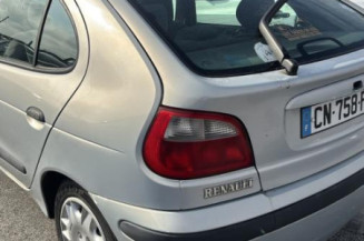 Moteur essuie glace avant RENAULT MEGANE 1