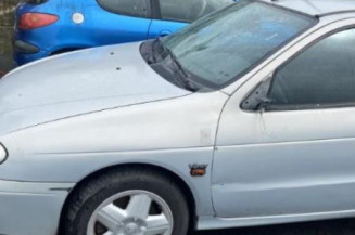 Moteur essuie glace avant RENAULT MEGANE 1