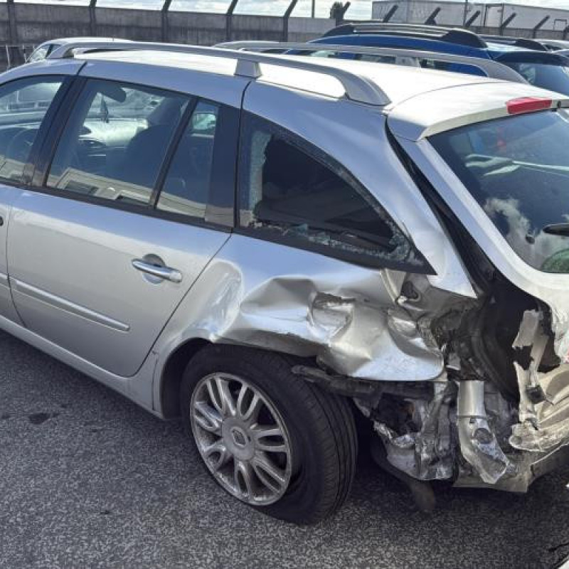 Feu arriere stop central RENAULT LAGUNA 2 Photo n°4