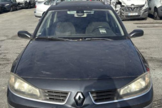 Feu arriere stop central RENAULT LAGUNA 2