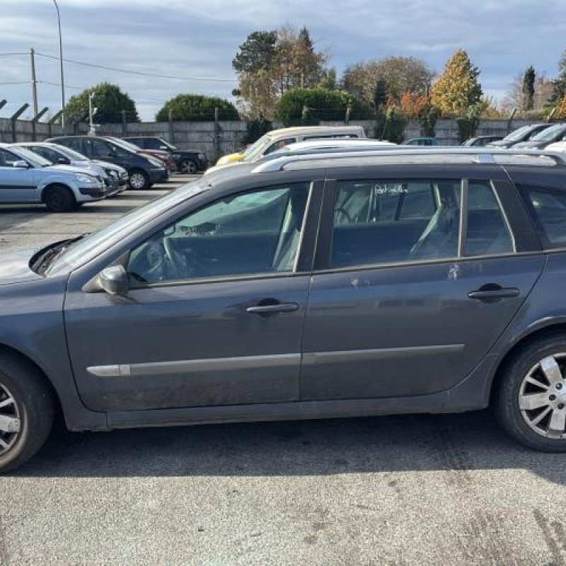 Feu arriere stop central RENAULT LAGUNA 2 Photo n°8