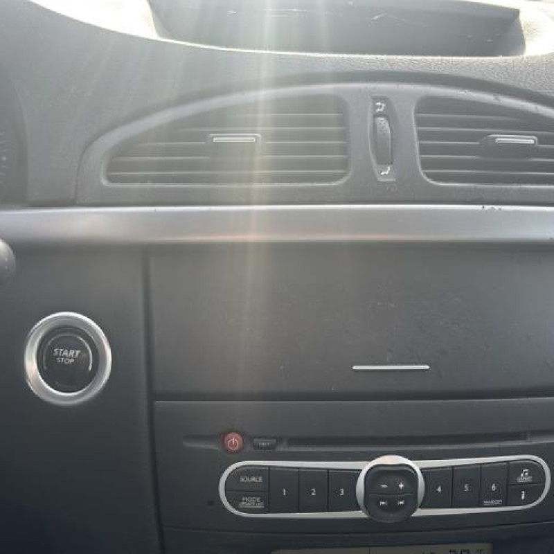 Feu arriere stop central RENAULT LAGUNA 2 Photo n°20