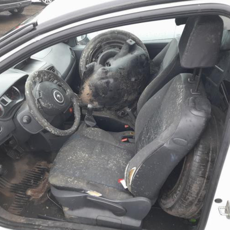 Boitier de prechauffage RENAULT CLIO 3 Photo n°2