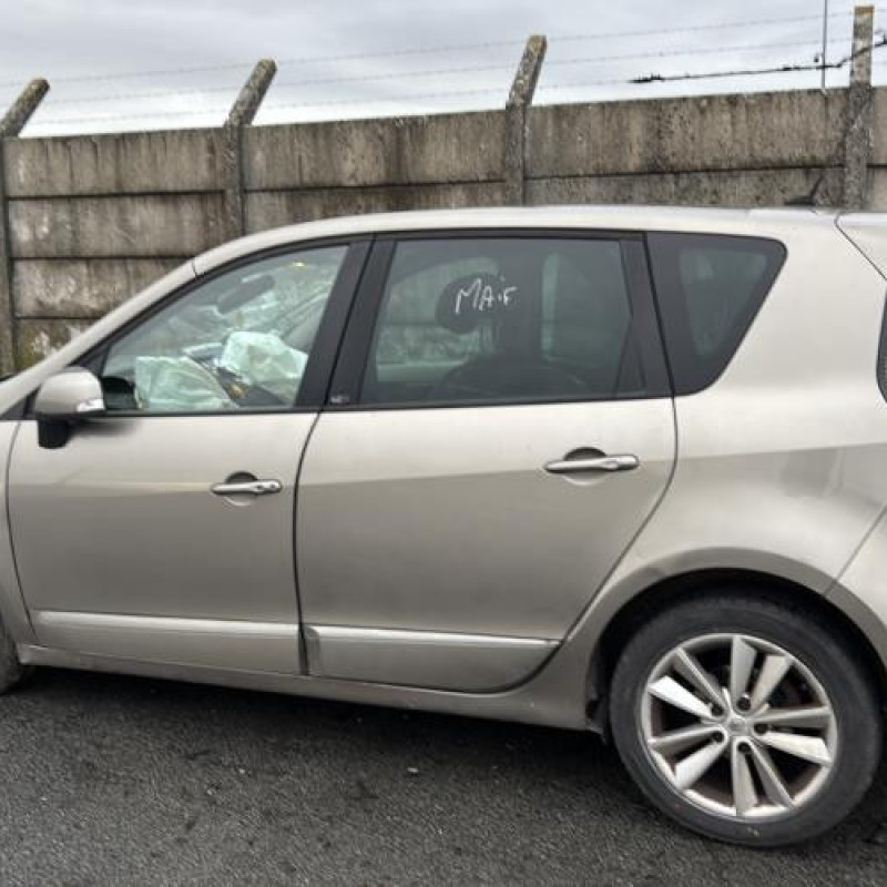 Feu arriere stop central RENAULT SCENIC 3 Photo n°6