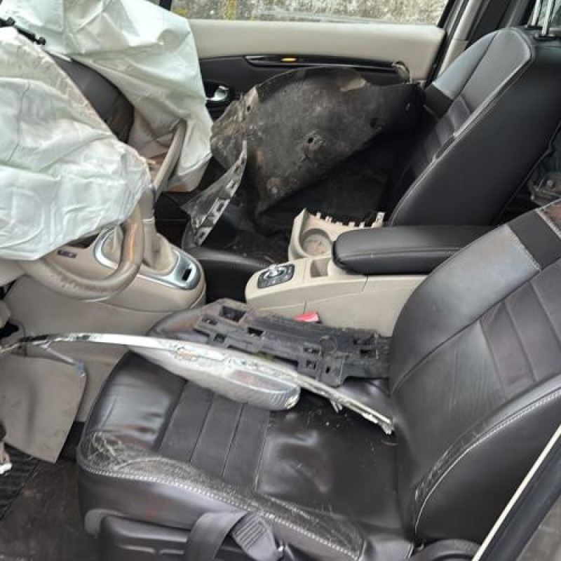 Feu arriere stop central RENAULT SCENIC 3 Photo n°11