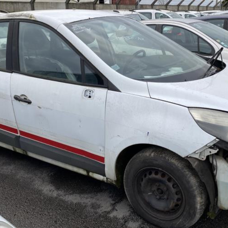 Feu arriere stop central RENAULT SCENIC 3 Photo n°7