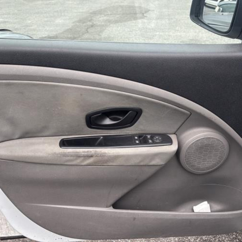 Interrupteur de leve vitre avant gauche RENAULT MEGANE 3 Photo n°9