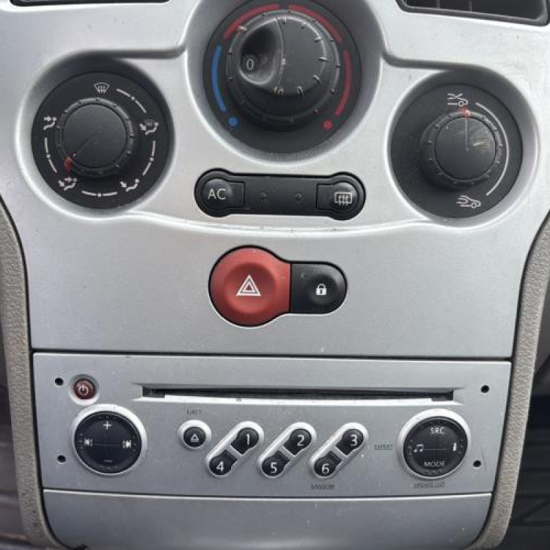 Attache ceinture avant droit RENAULT MODUS Photo n°20