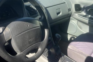 Renfort pare choc avant (traverse) RENAULT LAGUNA 1