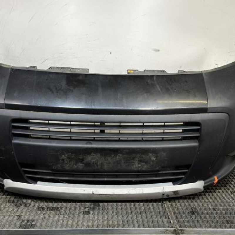 Pare choc avant PEUGEOT BIPPER Photo n°1